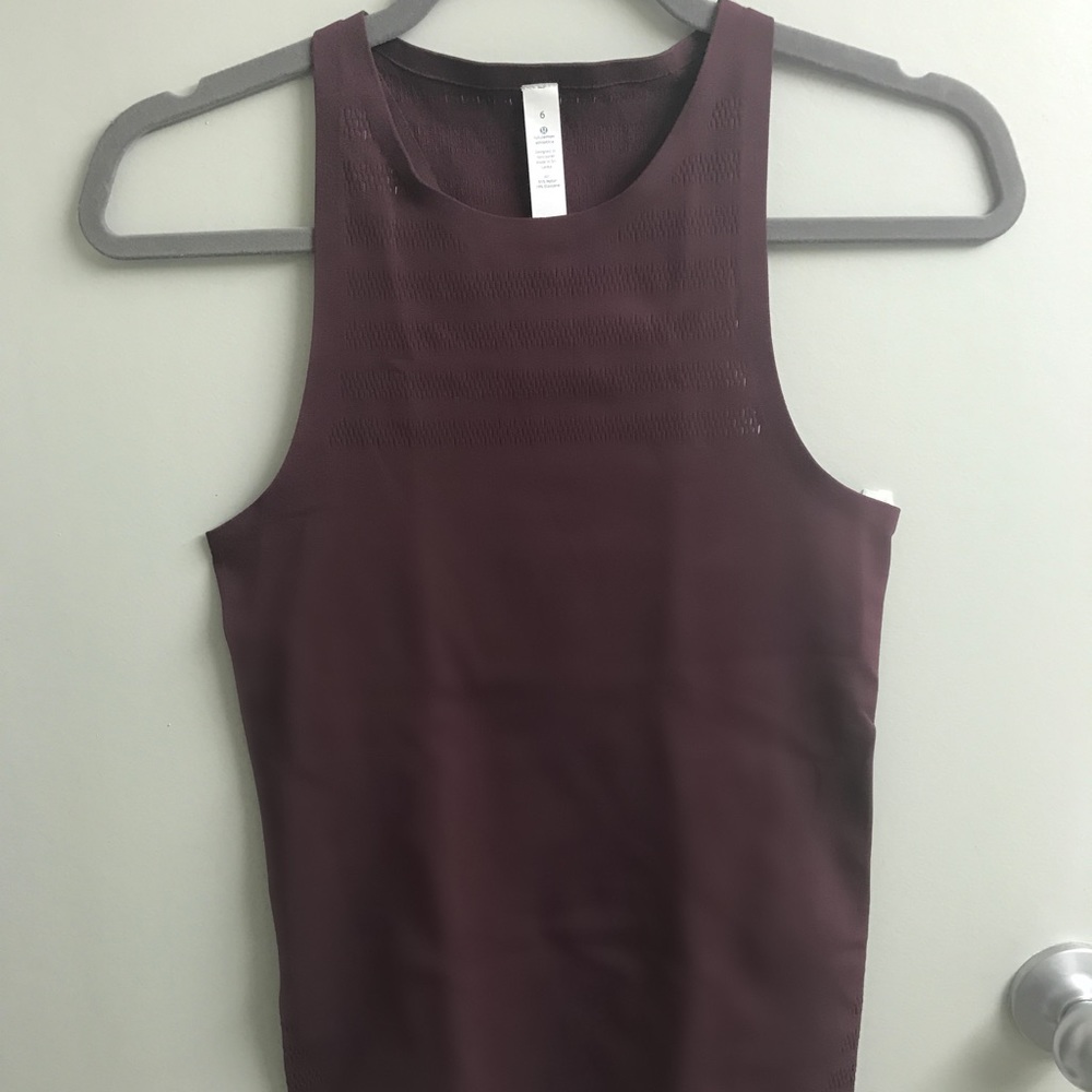 Lululemon burgundy tank top never worn!!